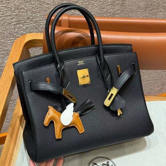 Classic Hermes Bag: A Stylish and Versatile Choice for Elegance - Picture 6 of 6